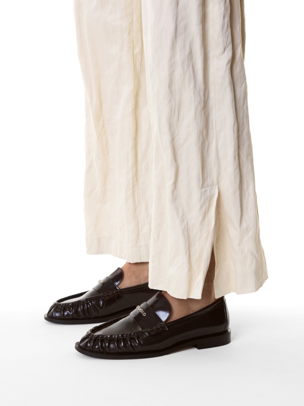 Dark brown shoes with a transverse stripe KS OLZA